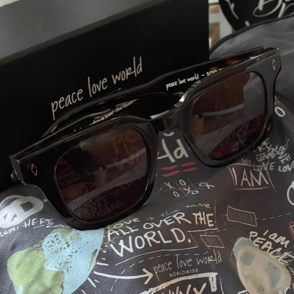 PEACE LOVE WORLD Reflective San Marino Sunglasses Black main image 5